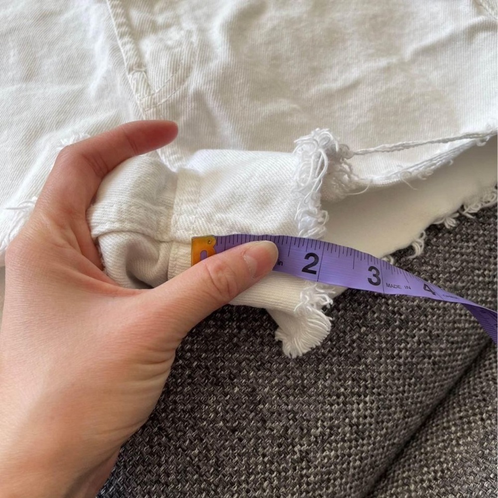 Zara white denim shorts with a raw hem - Picture 6 of 7